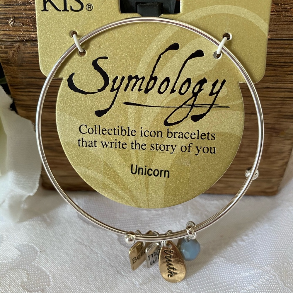 Kis Expandable Wire Bangle - Picture 2 of 3